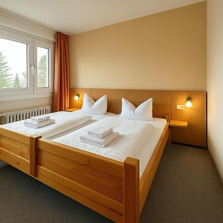 Hotel Am Laerchenberg I Fruehstueck, Wlan, Parkplatz Schirgiswalde-Kirschau Ngoại thất bức ảnh