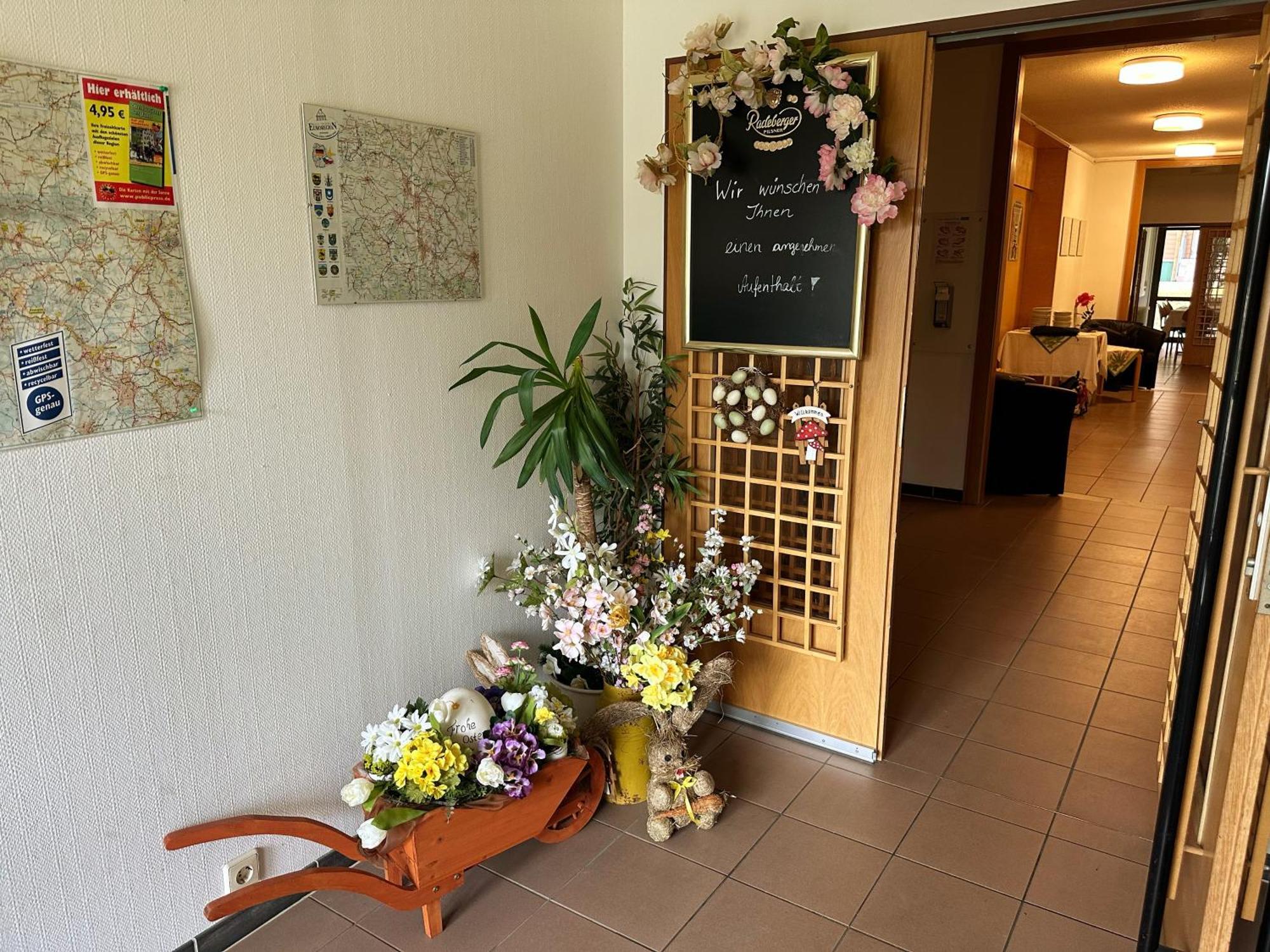 Hotel Am Laerchenberg I Fruehstueck, Wlan, Parkplatz Schirgiswalde-Kirschau Ngoại thất bức ảnh