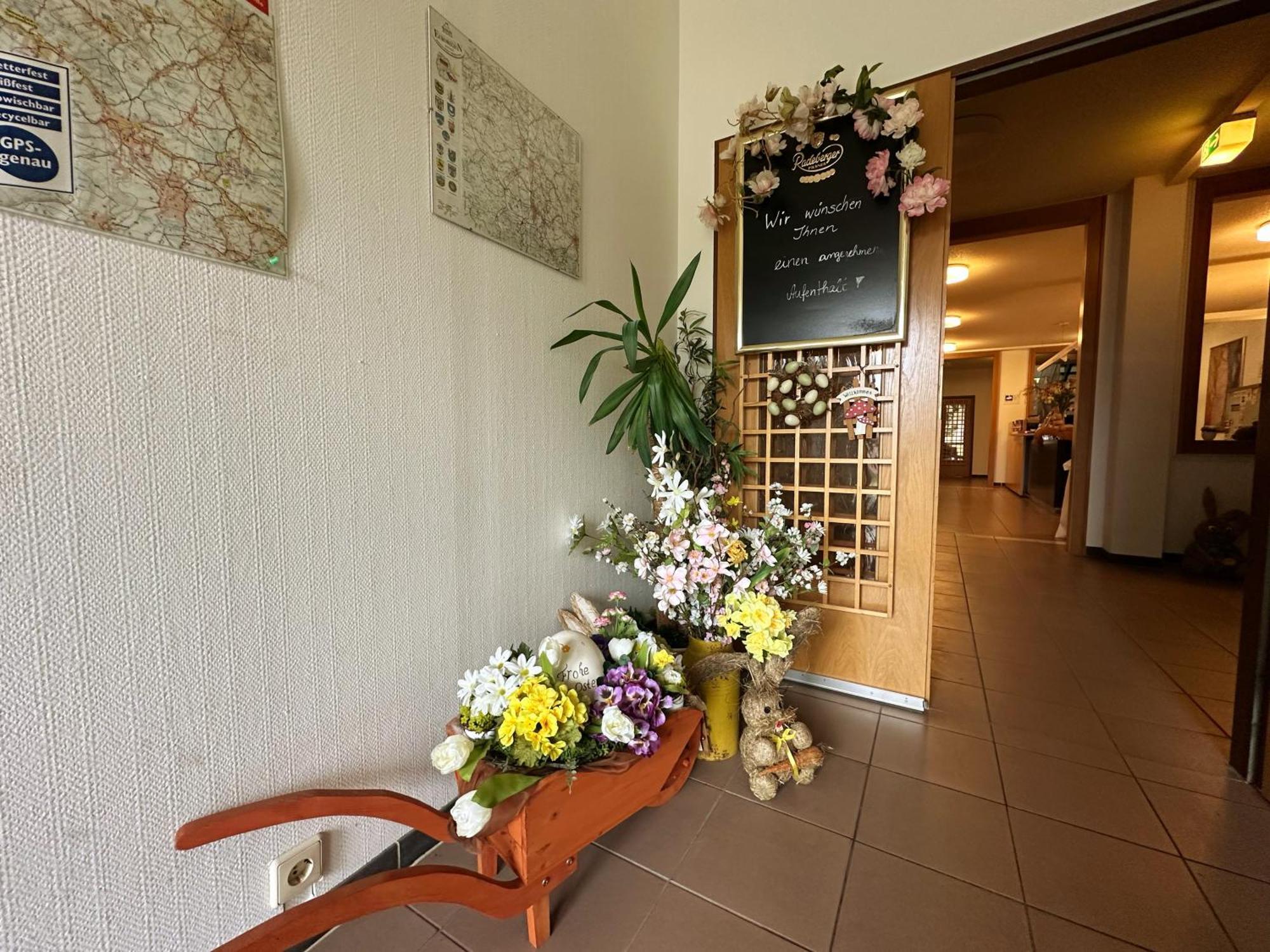 Hotel Am Laerchenberg I Fruehstueck, Wlan, Parkplatz Schirgiswalde-Kirschau Ngoại thất bức ảnh