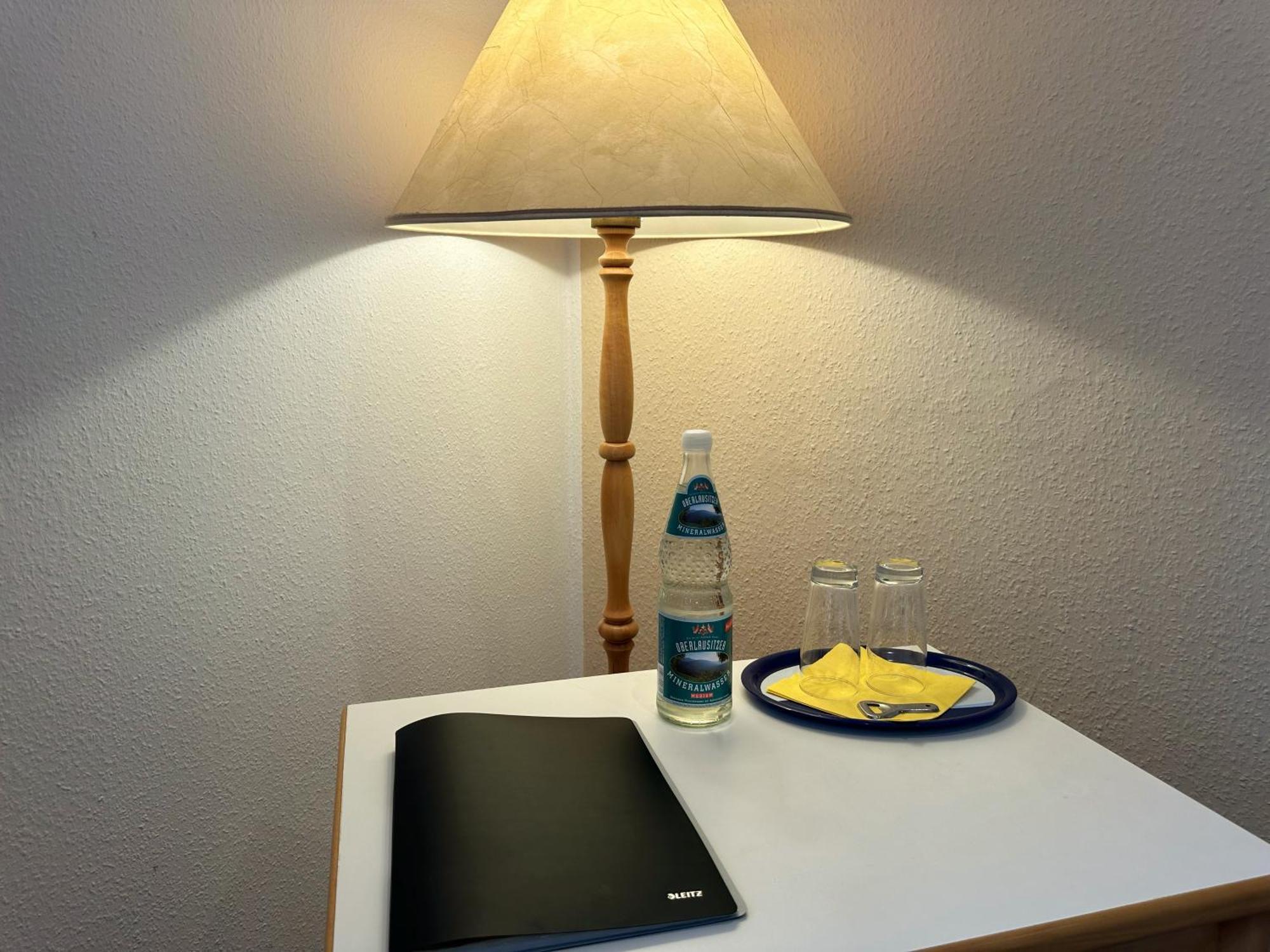 Hotel Am Laerchenberg I Fruehstueck, Wlan, Parkplatz Schirgiswalde-Kirschau Ngoại thất bức ảnh