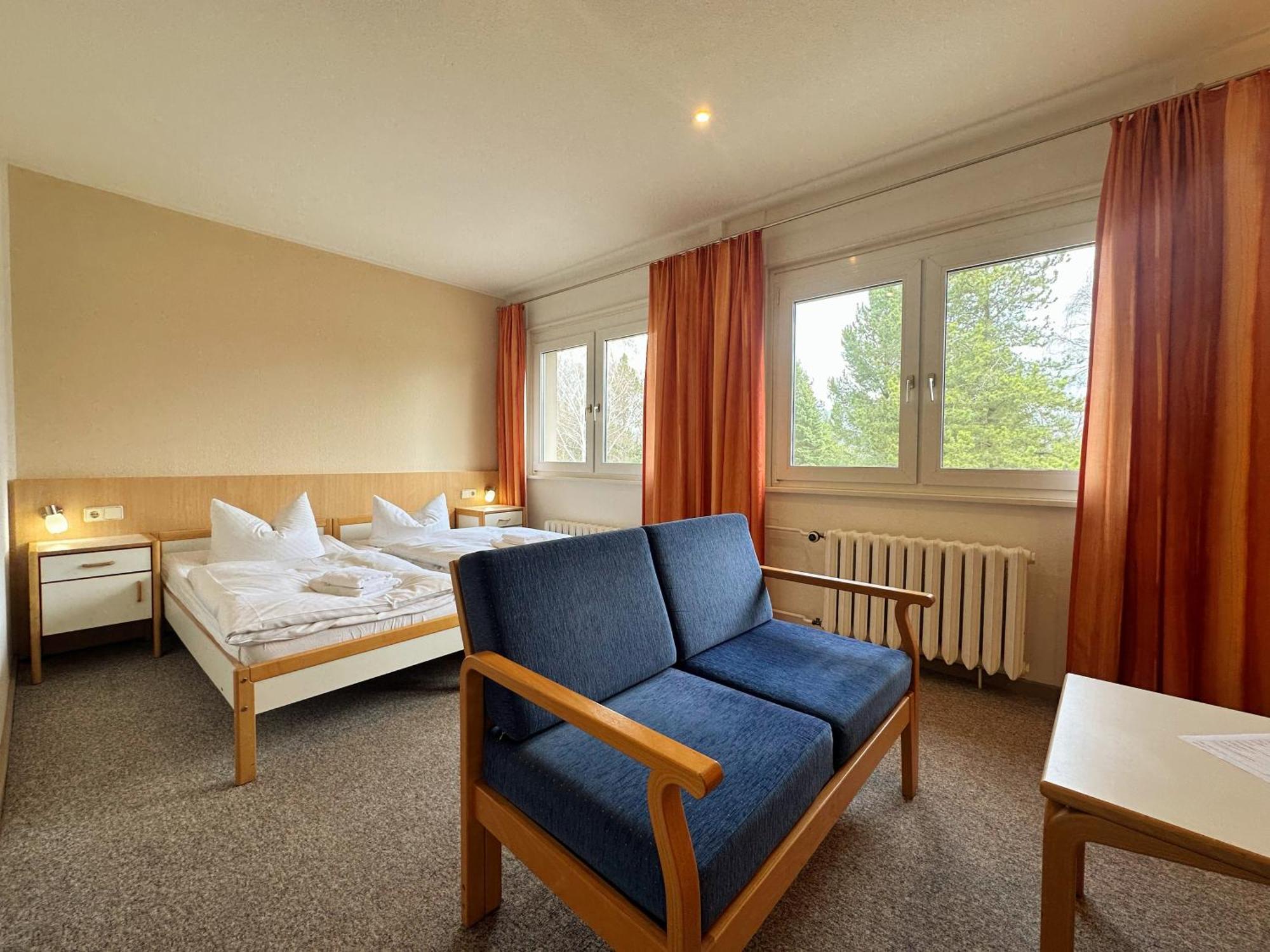 Hotel Am Laerchenberg I Fruehstueck, Wlan, Parkplatz Schirgiswalde-Kirschau Ngoại thất bức ảnh
