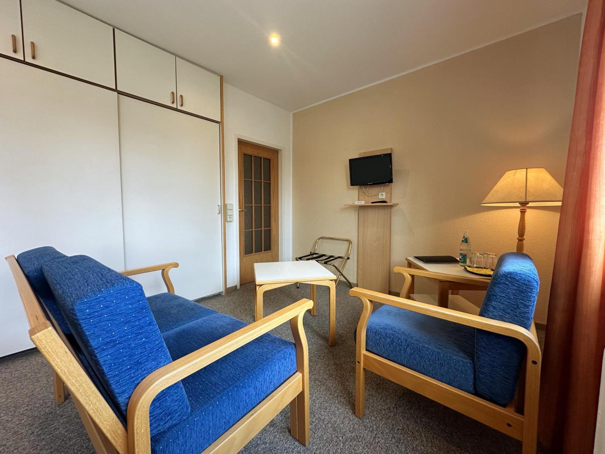 Hotel Am Laerchenberg I Fruehstueck, Wlan, Parkplatz Schirgiswalde-Kirschau Ngoại thất bức ảnh