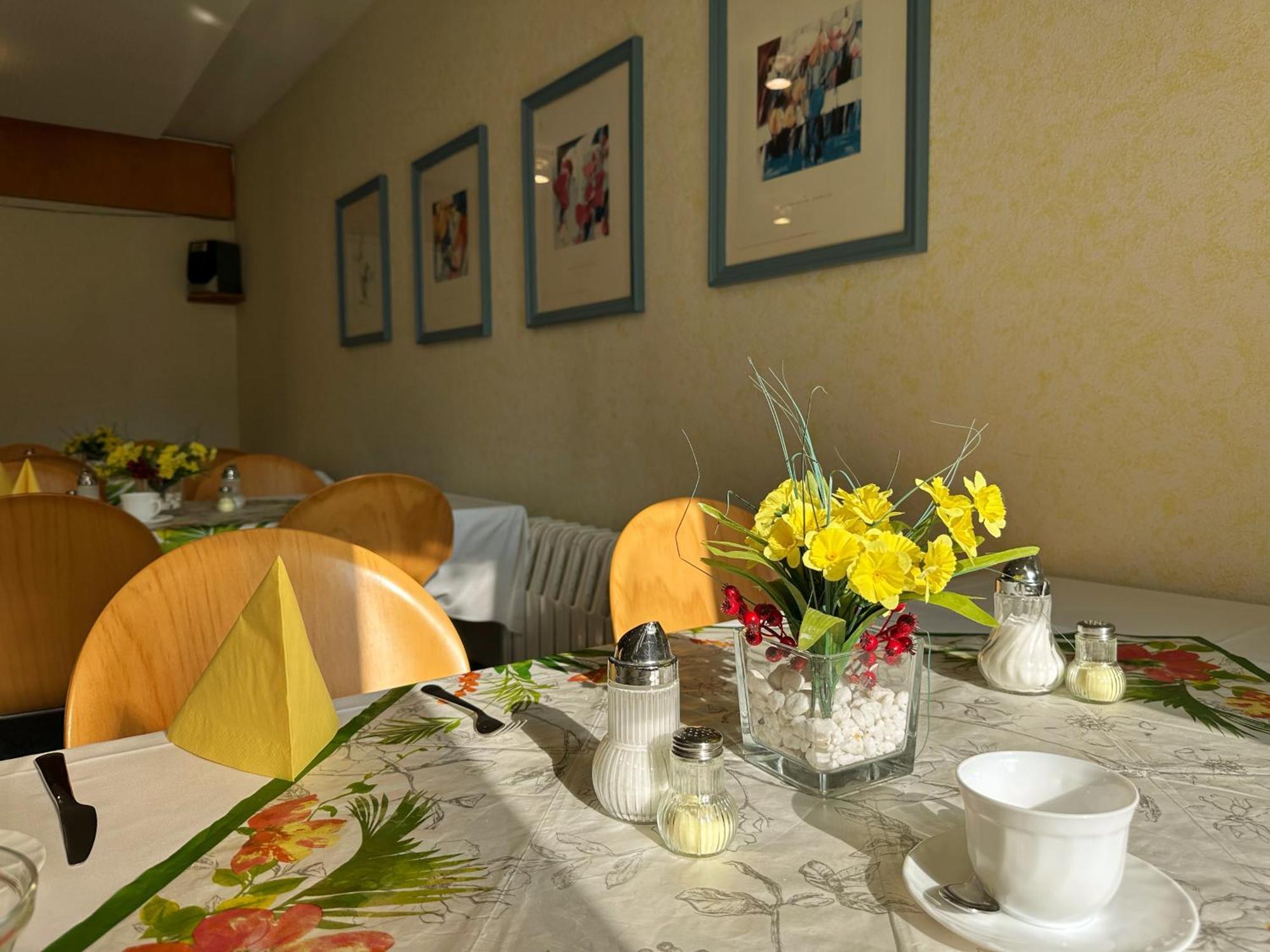 Hotel Am Laerchenberg I Fruehstueck, Wlan, Parkplatz Schirgiswalde-Kirschau Ngoại thất bức ảnh