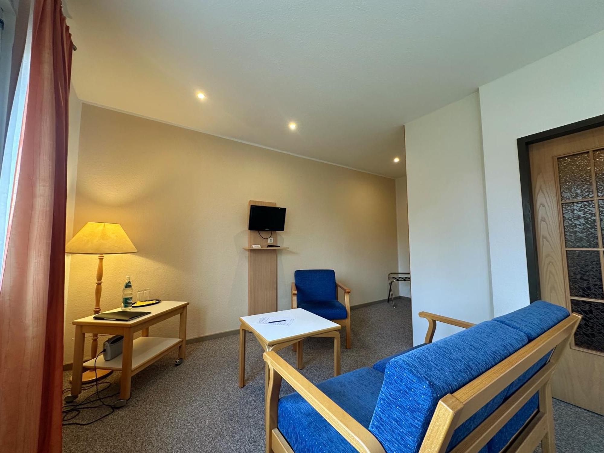 Hotel Am Laerchenberg I Fruehstueck, Wlan, Parkplatz Schirgiswalde-Kirschau Ngoại thất bức ảnh